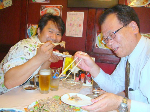 都築基氏から送られた肉料理に舌づつみ