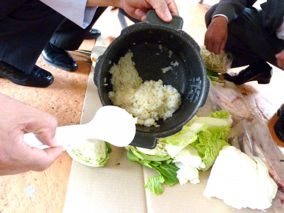米や鶏の骨、魚、野菜など