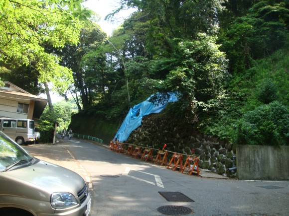 来宮神社参拝客や小学校児童の通学路