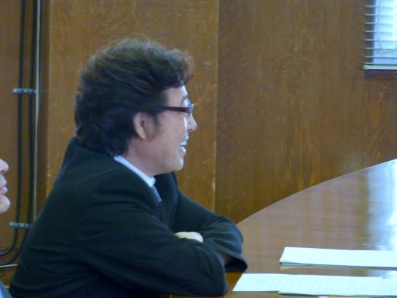 村山憲三反対討論前の表情 村山憲三反対討論前の表情