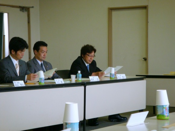 小生も協議会所属議員です 左から川口、橋本の各議員