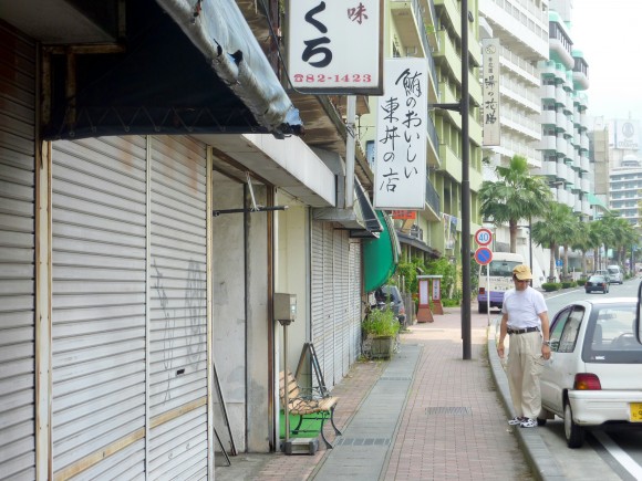 熱海市八幡山公営住宅 12戸の店舗中11戸が撤退する