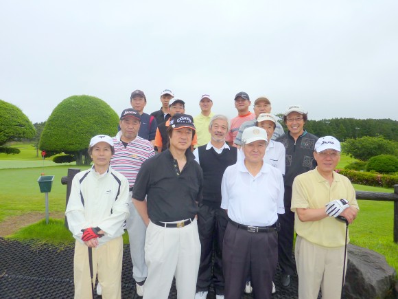 日本ジャンボーG参加者 雨の中、ごくろ~さんの14人