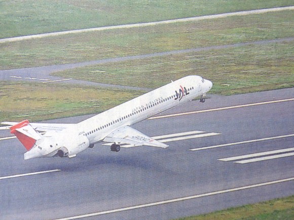 静岡空港、一番機は日航の博多行き 熱海温泉にも”未来を開く”朗報となるのか
