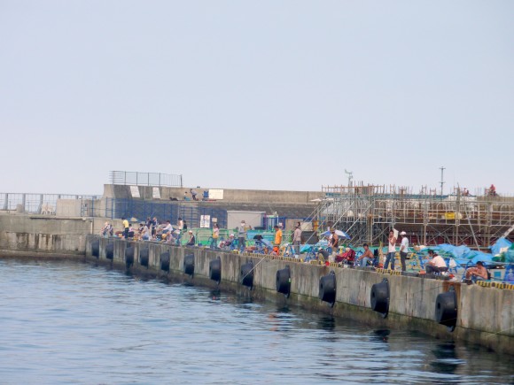 熱海海釣り施設大賑わい 熱海海釣り施設大賑わい