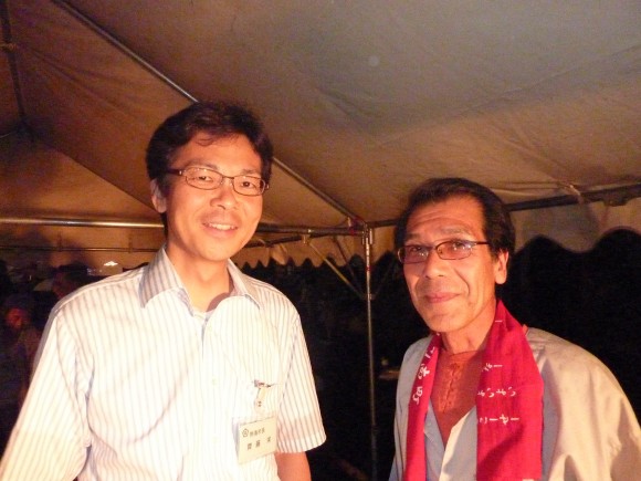 斉藤市長と菊間氏 網代小学校の有効活用を迫る