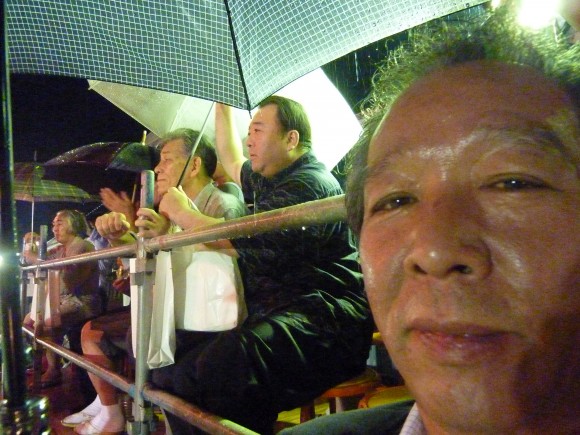 これは、梅原議員ど~も 後方に「田嶋秀雄」県議の姿も