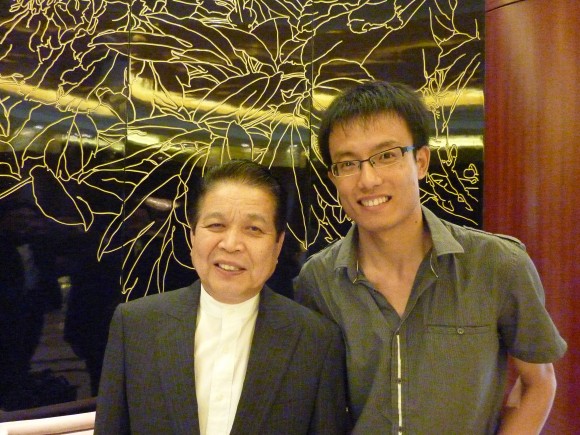 高野和夫校長と徐職員 維坊OCEANWIDE HOTEL ロビーにて