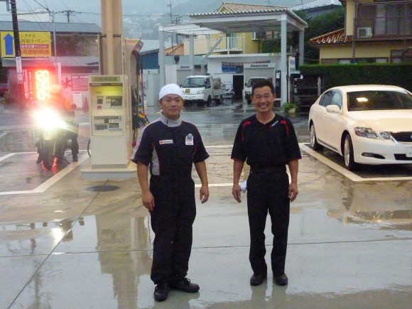 島袋親子 出光興産セルフ湯河原SS