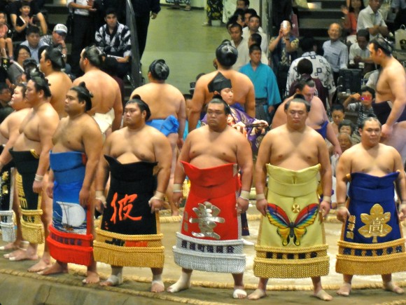 平幕の土俵入り