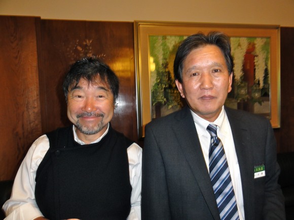 大観荘にて(山岸氏と小沢大観荘支配人)
